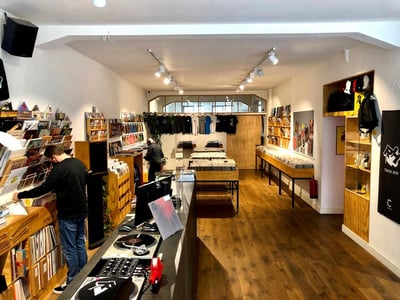Cover von Amsterdam's Rush Hour moves its store